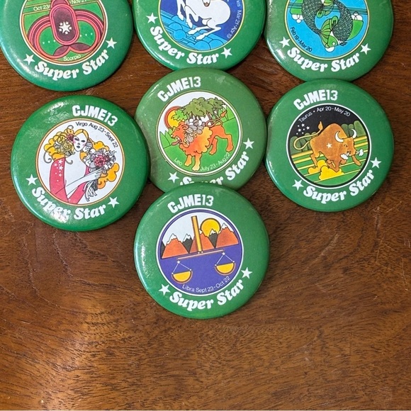 Set of 9 vintage 70s astrology pin-back buttons, radio station giveaway prizes - Picture 2 of 5